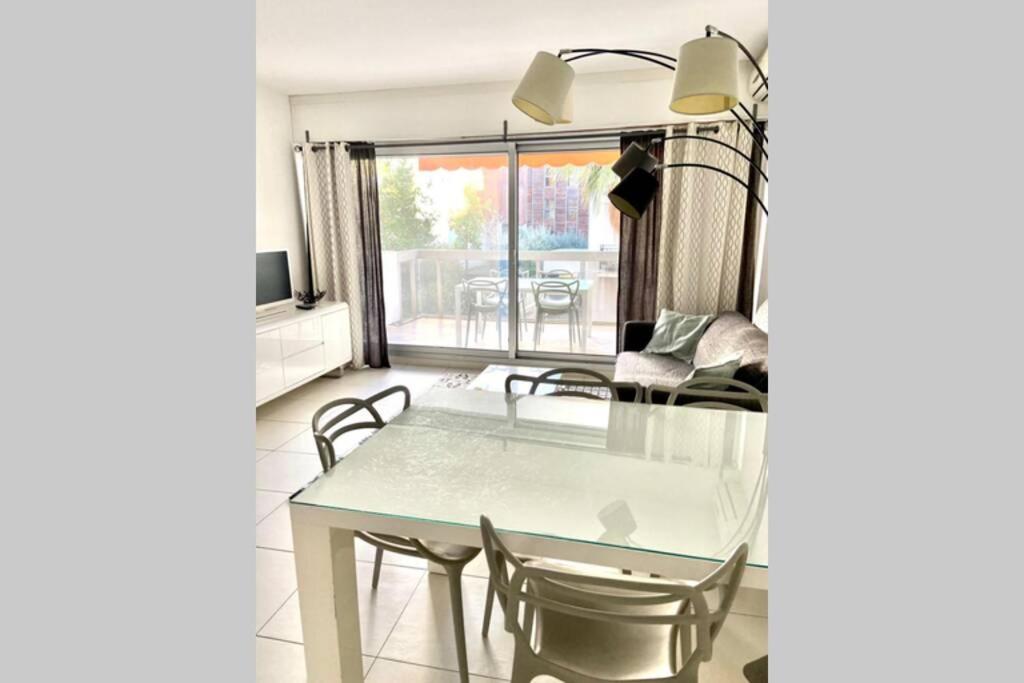App Le Rocazur Avec Piscine Et Parking En Bord De Mer A 500M Du Centre Ville Menton Buitenkant foto